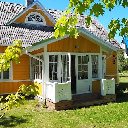 Hotel Leesi Külalistemaja Exterior foto